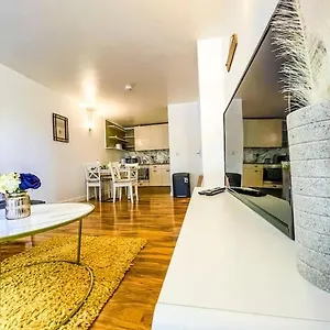https://apt-central-gym-pool-parking.cambridgehotelsuk.com